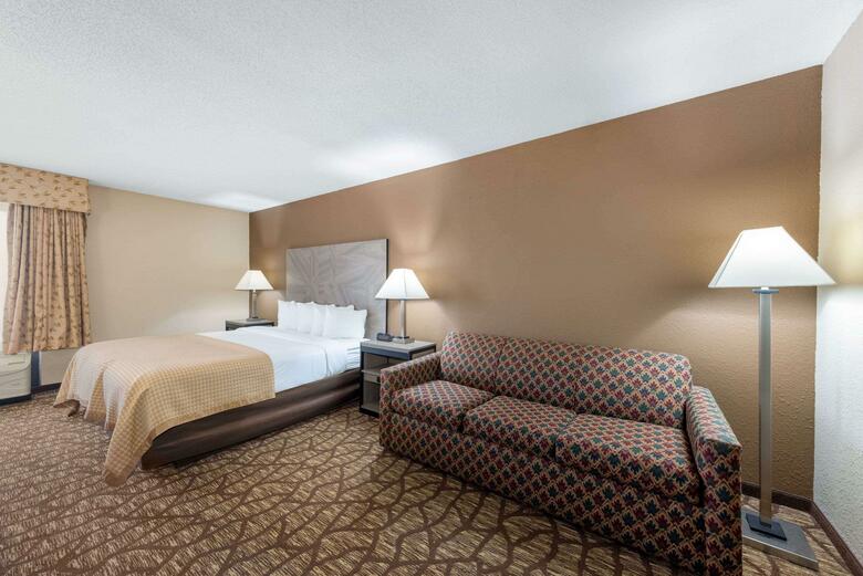 Hotel Baymont Inn & Suites Lawrence