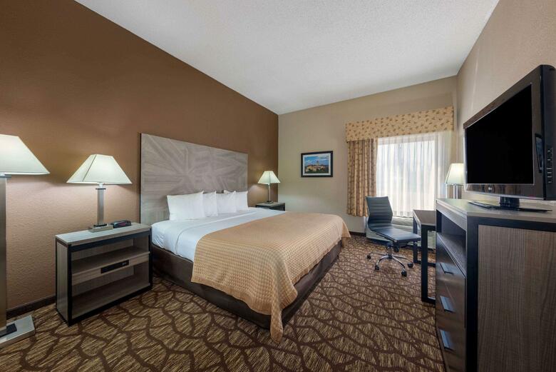 Hotel Baymont Inn & Suites Lawrence