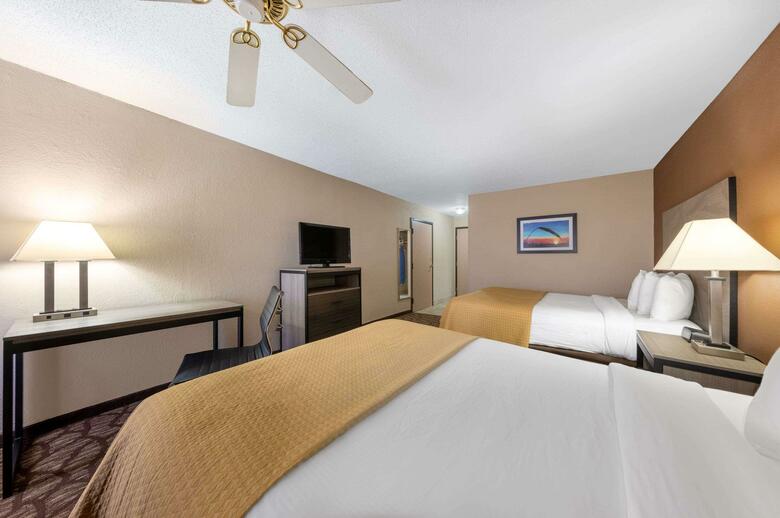 Hotel Baymont Inn & Suites Lawrence