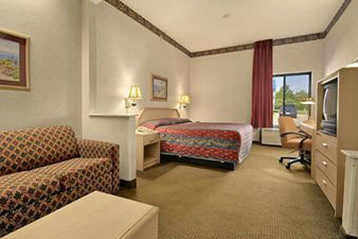 Hotel Baymont Inn & Suites Lawrence