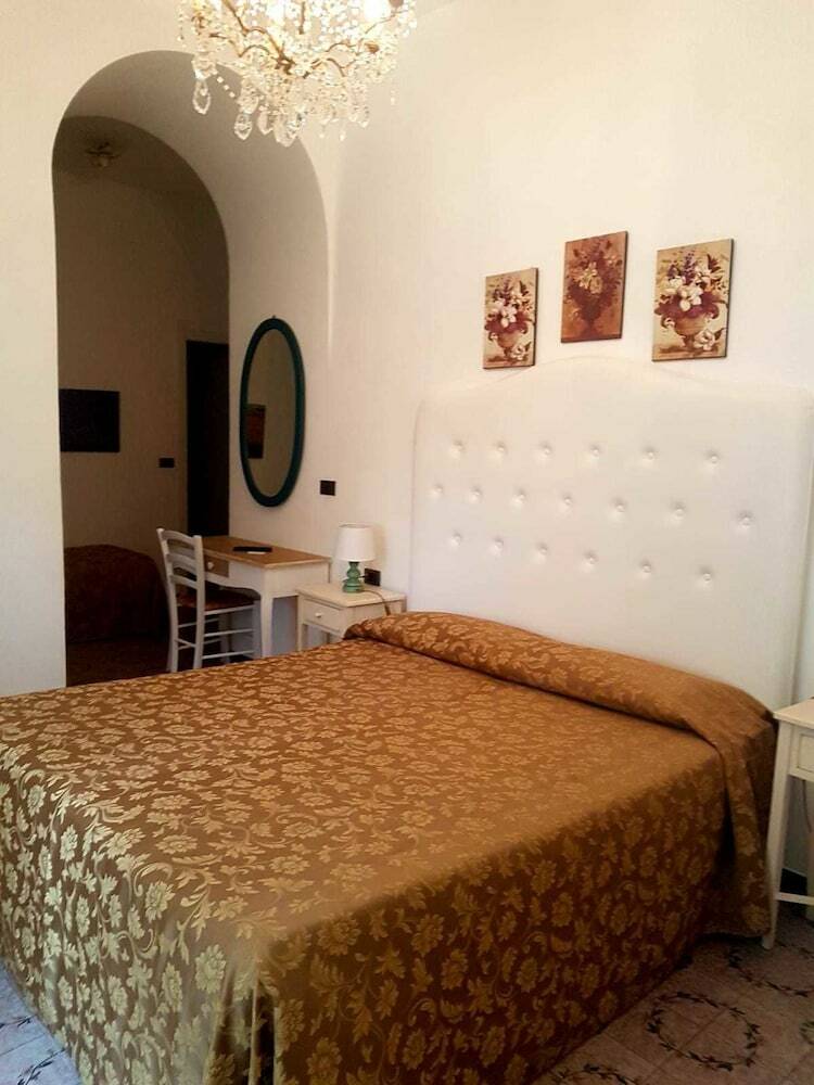 Hotel La Vela (castello Il Rifugio)