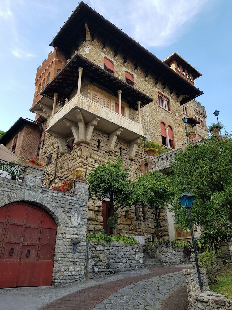 Hotel La Vela (castello Il Rifugio)