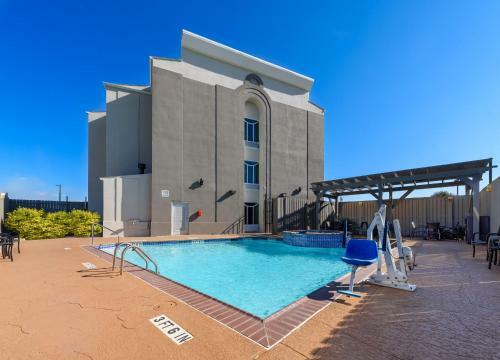 Holiday Inn Express Hotel And Suites Bastrop