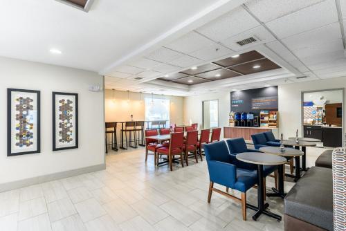 Holiday Inn Express Hotel And Suites Bastrop