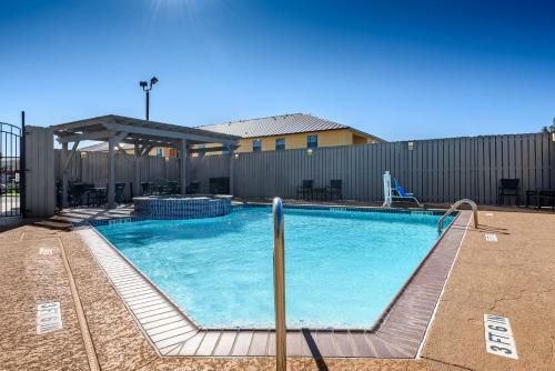 Holiday Inn Express Hotel And Suites Bastrop