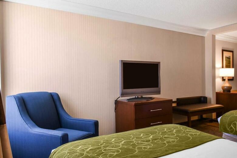 Hotel Comfort Suites Downtown Carlisle