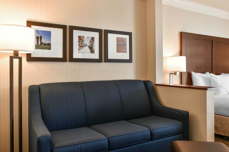 Hotel Comfort Suites Downtown Carlisle