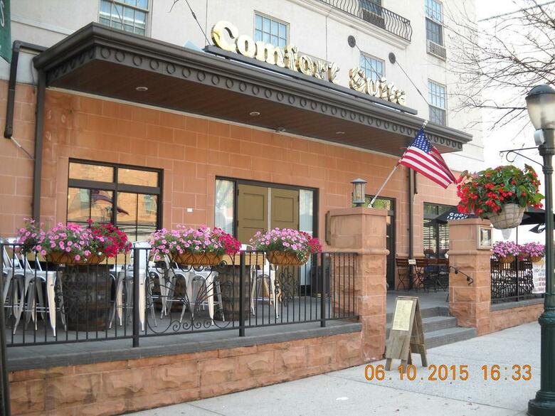 Hotel Comfort Suites Downtown Carlisle
