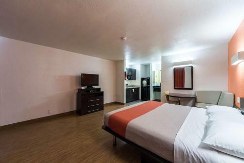 Motel 6 Uvalde