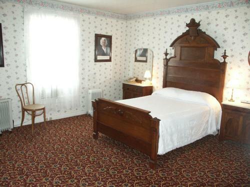 Posada Bridgeport Inn