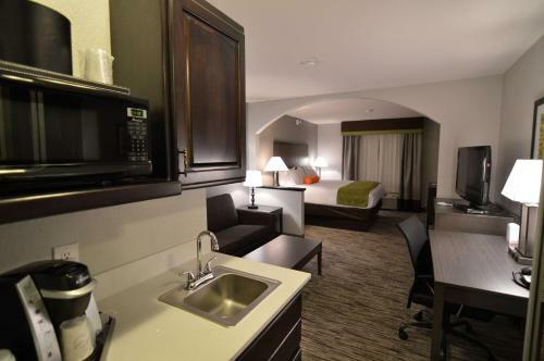 Holiday Inn Express Hotel & Suites Liberal
