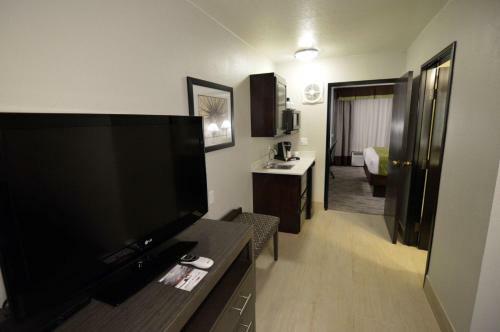 Holiday Inn Express Hotel & Suites Liberal