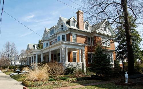 Bed & Breakfast Albanus Phillips Inn