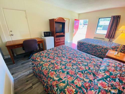 Motel Travelers Place Inn & Suites