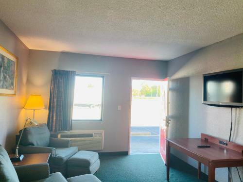 Motel Travelers Place Inn & Suites