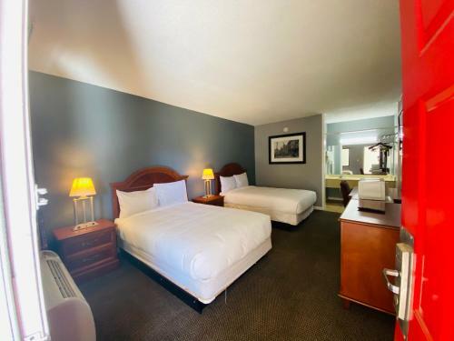 Motel Travelers Place Inn & Suites