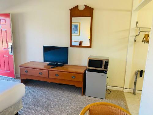 Motel Travelers Place Inn & Suites
