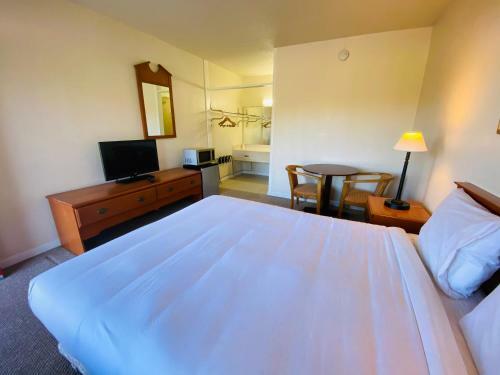 Motel Travelers Place Inn & Suites