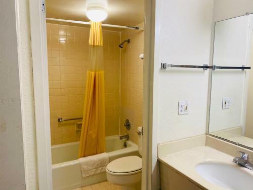 Motel Travelers Place Inn & Suites