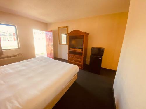 Motel Travelers Place Inn & Suites