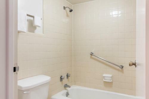Motel Travelers Place Inn & Suites