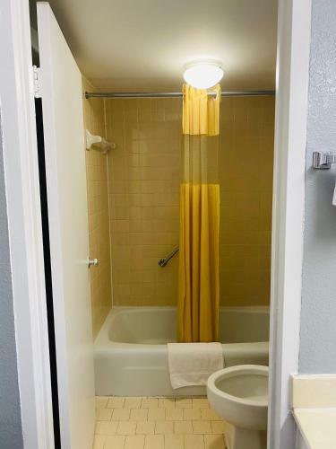 Motel Travelers Place Inn & Suites