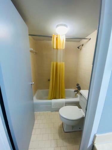 Motel Travelers Place Inn & Suites
