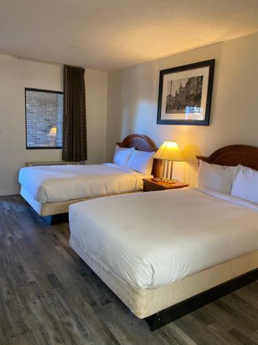 Motel Travelers Place Inn & Suites
