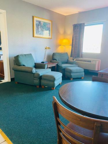 Motel Travelers Place Inn & Suites