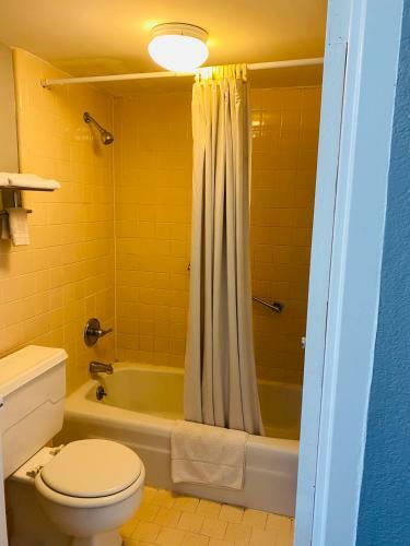 Motel Travelers Place Inn & Suites