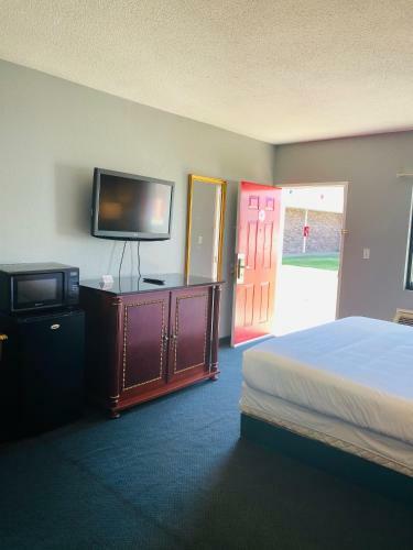 Motel Travelers Place Inn & Suites
