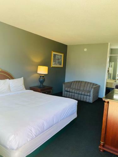Motel Travelers Place Inn & Suites