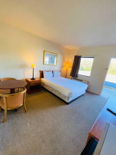 Motel Travelers Place Inn & Suites