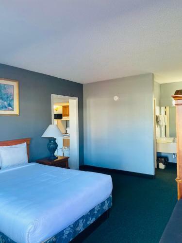 Motel Travelers Place Inn & Suites