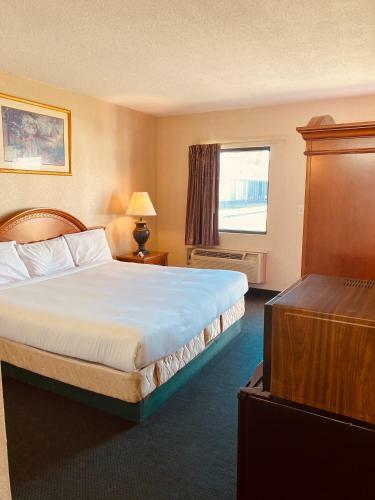Motel Travelers Place Inn & Suites