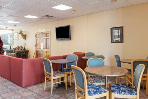 Motel Travelers Place Inn & Suites