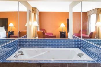 Hotel Baymont Inn And Suites Muskegon