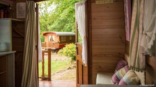 Hostal Chambres D'h�tes Et Roulotte Jeandemai