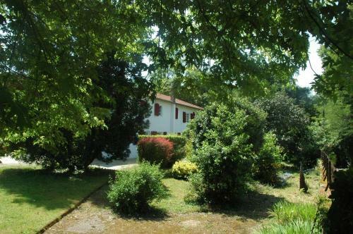 Bed & Breakfast Chambres D'h�tes "la Ch�taigneraie"