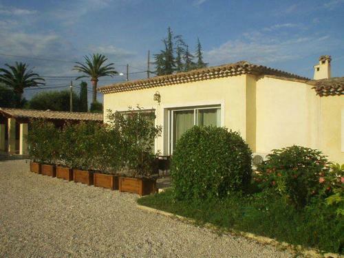 Bed & Breakfast Chambre D'h�tes "la Bastide Des Eucalyptus"