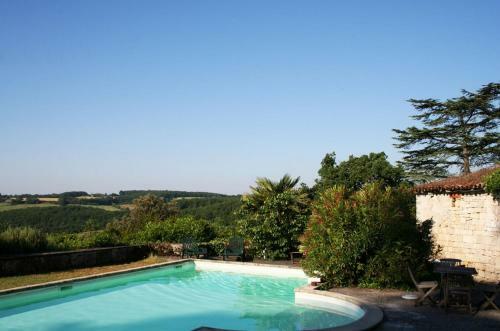 Bed & Breakfast Maison D'h�tes Domaine De Bernou