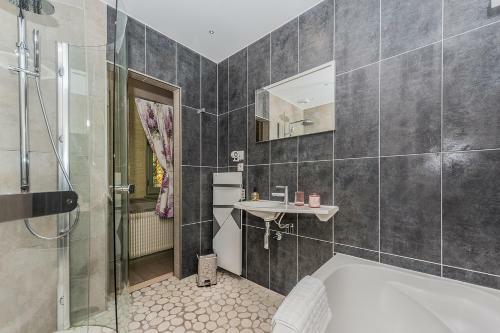 Bed & Breakfast Chambres D'h�tes La Closerie Des Trois Marottes