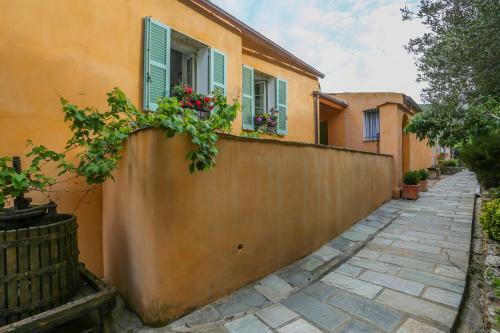 Bed & Breakfast Latu Corsu - Cote Corse Chambres D'h�tes