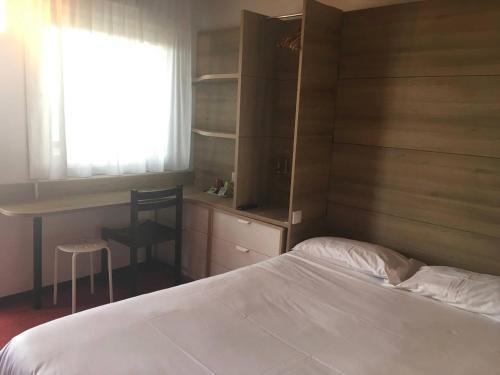 Hotel So'lodge Niort La Cr�che