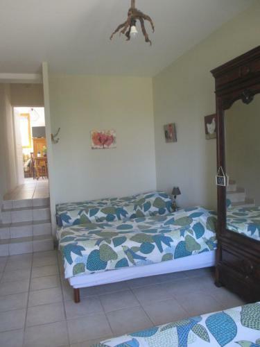 G�te Le Ch�ne Du Py
