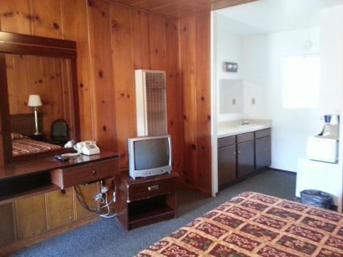 Pine Cone Motel