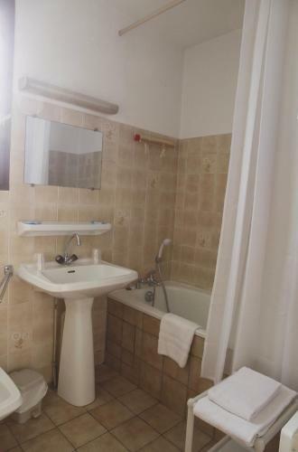 Hotel H�tel Studios Les Acacias