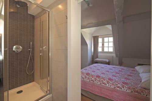 Hotel H�tel De Biencourt