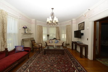 The Munroe Inn Bed And Breakfast