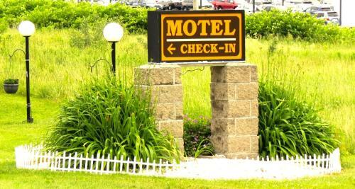 Motel Budget Host Airport Inn
